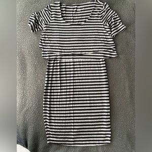A Pea in the Pod Nursing Dress in size Small